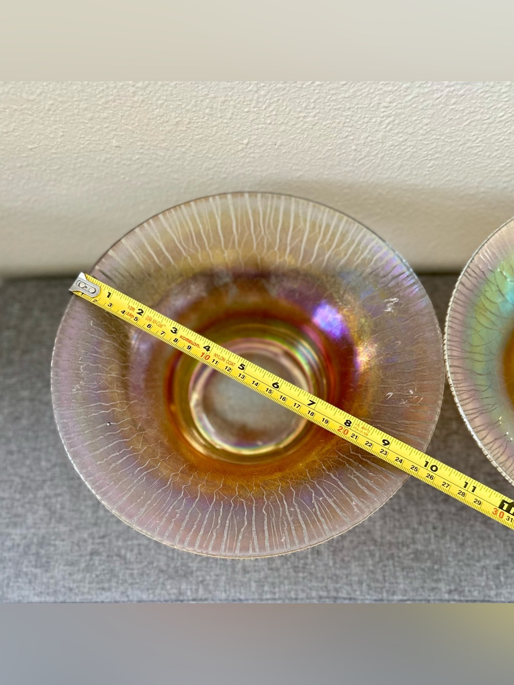 vintage marigold iridescent stretch glass bowls - set of 2 - Picture 8 of 8